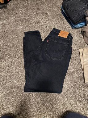 Levi's women’s wedgie straight black jeans